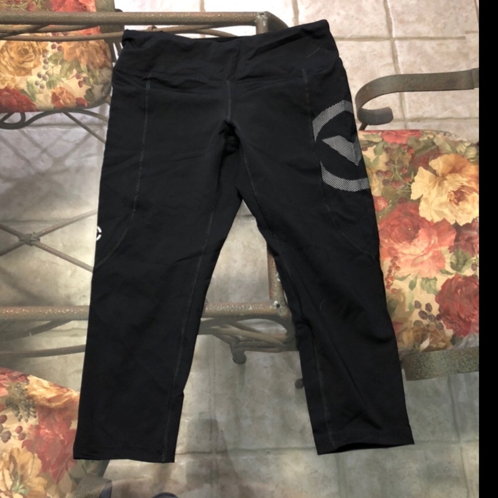 EUC Virus Stay Cool Capris Compression Small Black